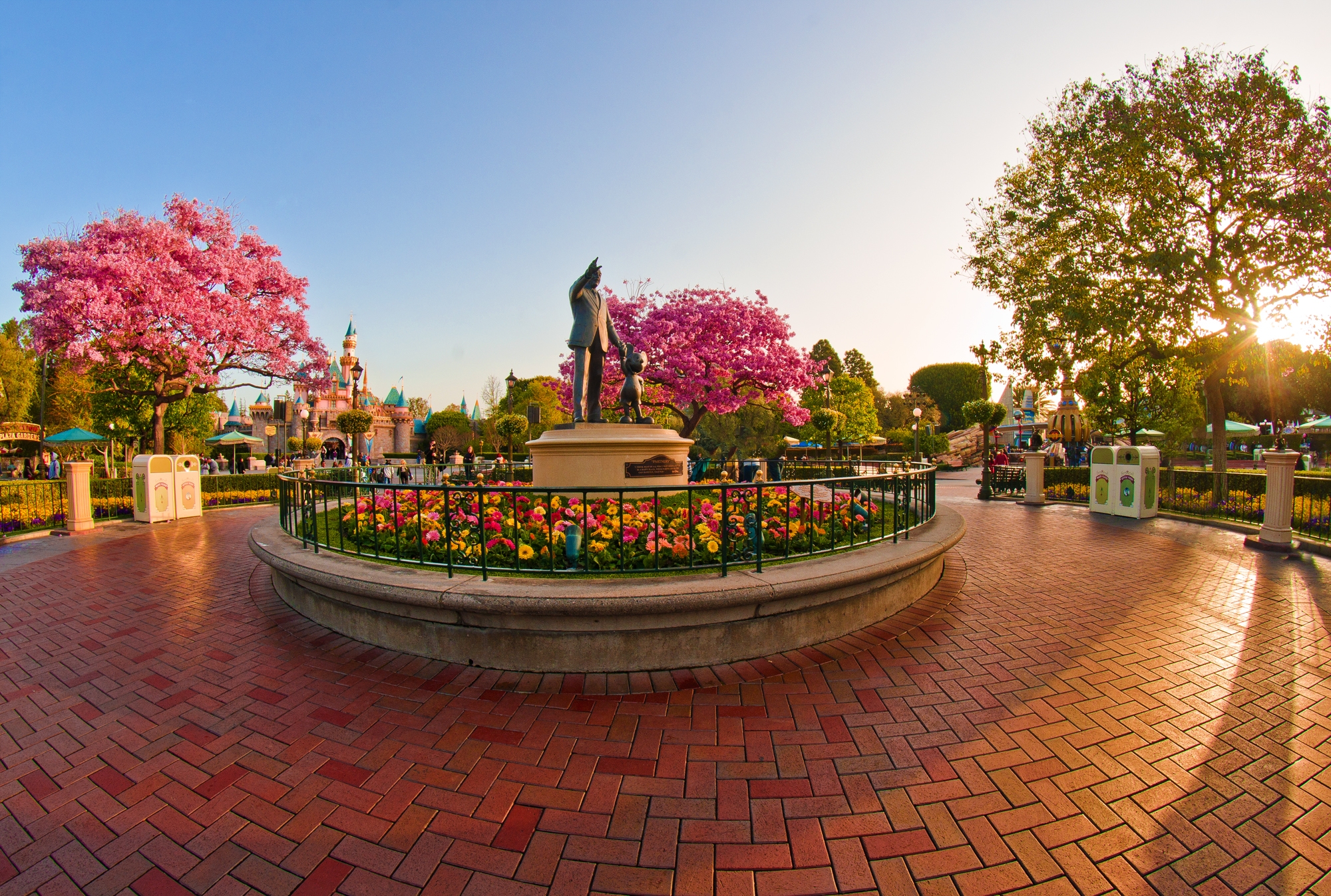 What To Expect Of Crowds At Disneyland In 2025 Disney Tourist Blog